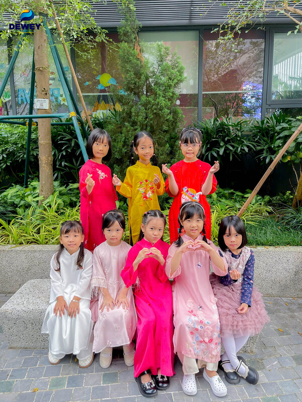 Spirit-Week-day-2-tay-ho-tay-01