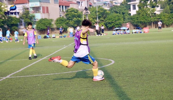 đội-tuyển-Bóng-đá-U13-Dewey-01