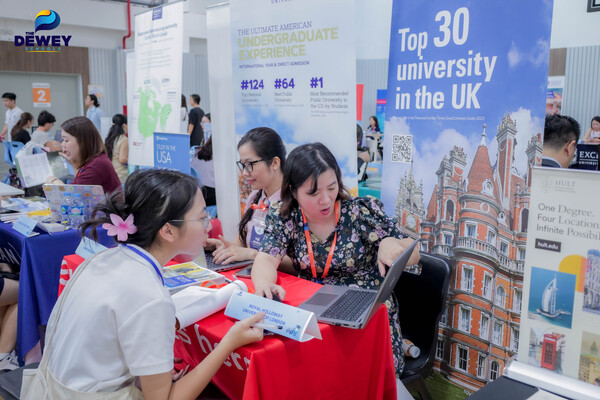 University-Fair-2025-tay-ho-tay-02