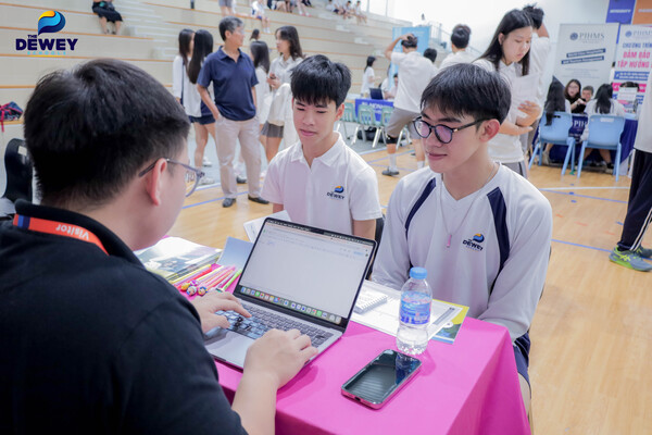 University-Fair-2025-cau-giay-05