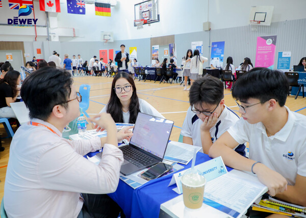 University-Fair-2025-tay-ho-tay-09