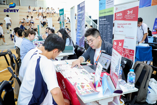 University-Fair-2025-tay-ho-tay-10