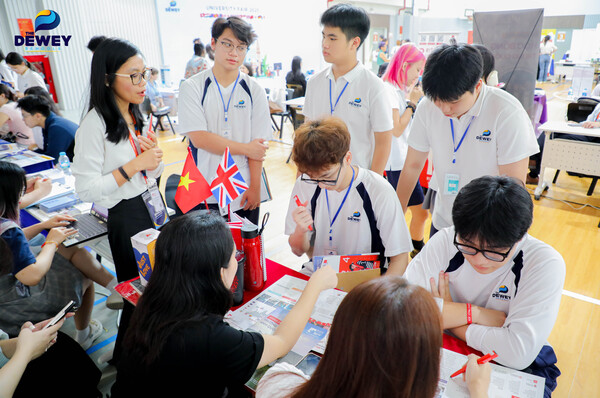 University-Fair-2025-cau-giay-10