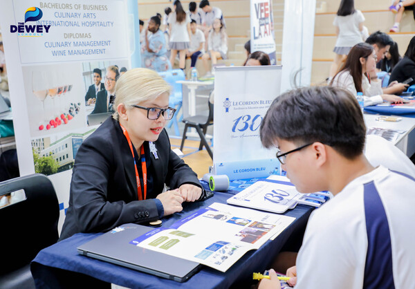 University-Fair-2025-tay-ho-tay-12