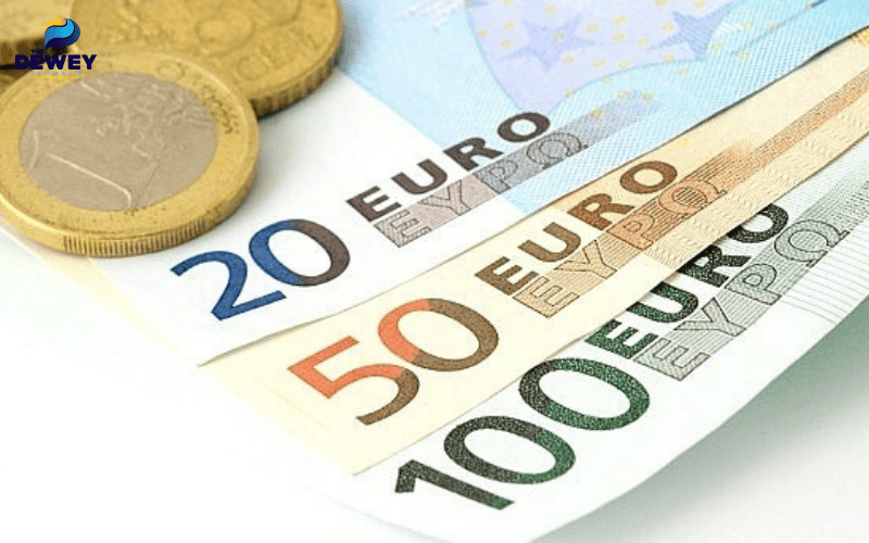 Một tập hồ sơ tài chính gồm sổ tiết kiệm, sao kê ngân hàng và giấy xác nhận số dư