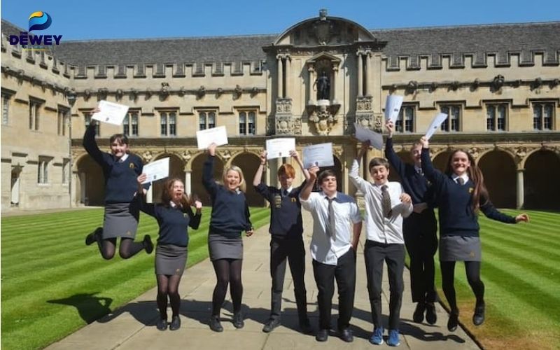Tân sinh viên Oxford tham gia chương trình định hướng học bổng quốc tế