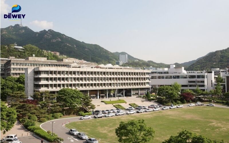 Khuôn viên chính của Đại học Seoul nhìn từ trên cao