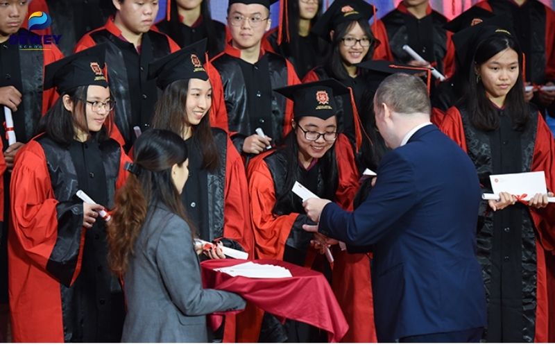 Quyền lợi giữa học bổng Eiffel nổi bật hơn các học bổng quốc tế khác