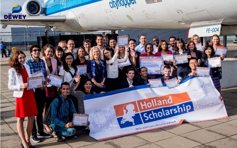 Sinh viên quốc tế tại Hà Lan đang tham gia lễ trao học bổng