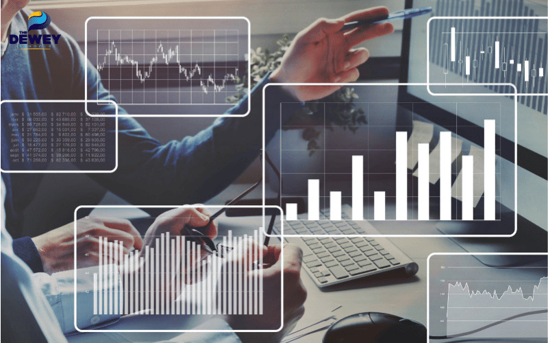 Hình minh họa sinh viên đang phân tích dữ liệu kinh tế trên máy tính