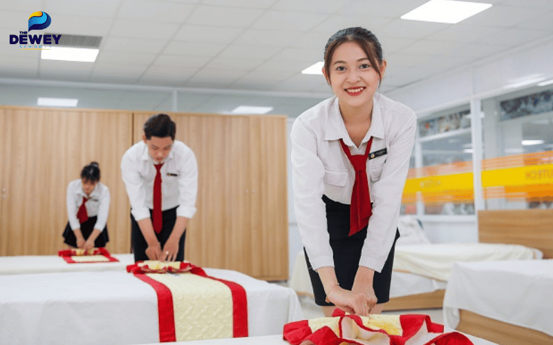 Các tổ hợp môn xét tuyển ngành Quản lý Khách sạn giúp thí sinh lựa chọn khối thi phù hợp