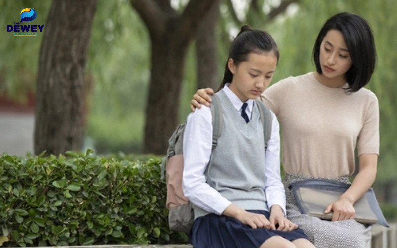 Học sinh thảo luận cùng phụ huynh để đưa ra quyết định học đại học trong nước hay đi du học