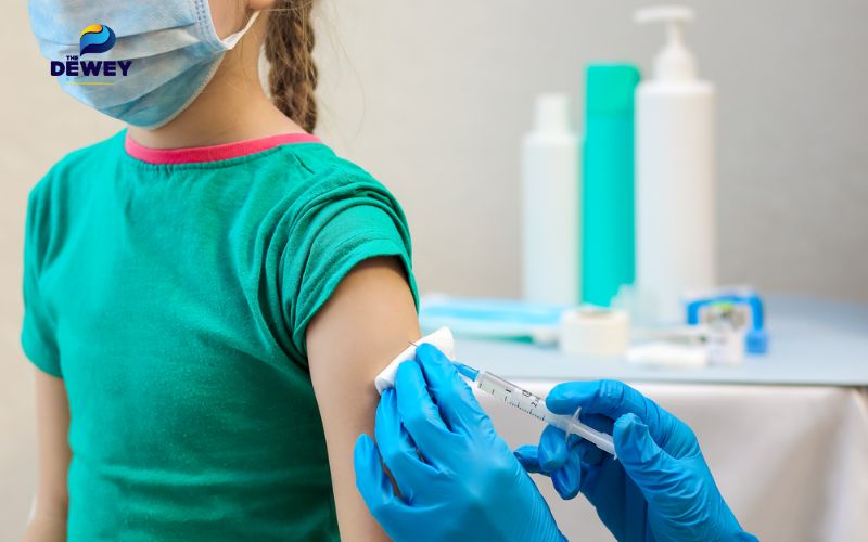 Tiêm chủng, bảo hiểm và sức khỏe cho con