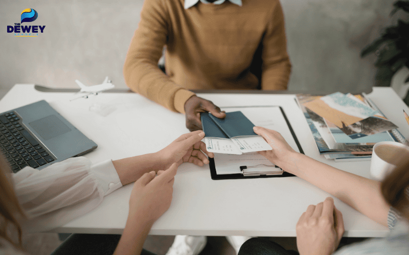 Sinh viên chuẩn bị hồ sơ xin visa du học Bỉ tại đại sứ quán hoặc lãnh sự quán