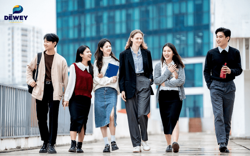 Sinh viên quốc tế chuẩn bị chứng chỉ ngoại ngữ trước khi nộp hồ sơ du học Châu Âu