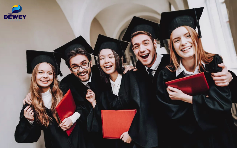 Sinh viên quốc tế nhận học bổng du học Châu Âu trong buổi lễ trao học bổng