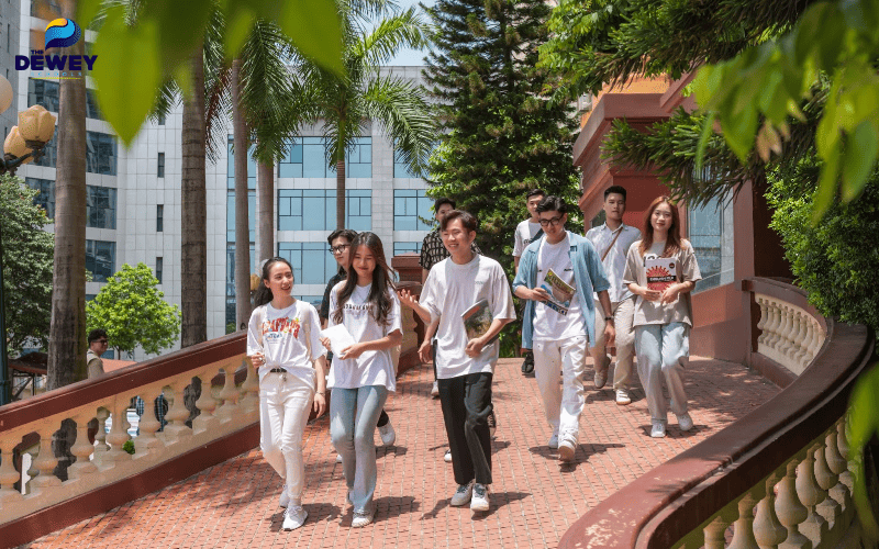 Sinh viên quốc tế tham gia buổi định hướng ngành học tại một trường đại học Châu Âu