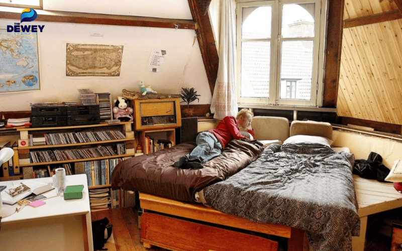 Sinh viên quốc tế tuân thủ quy định và giao tiếp thân thiện tại ký túc xá Hà Lan