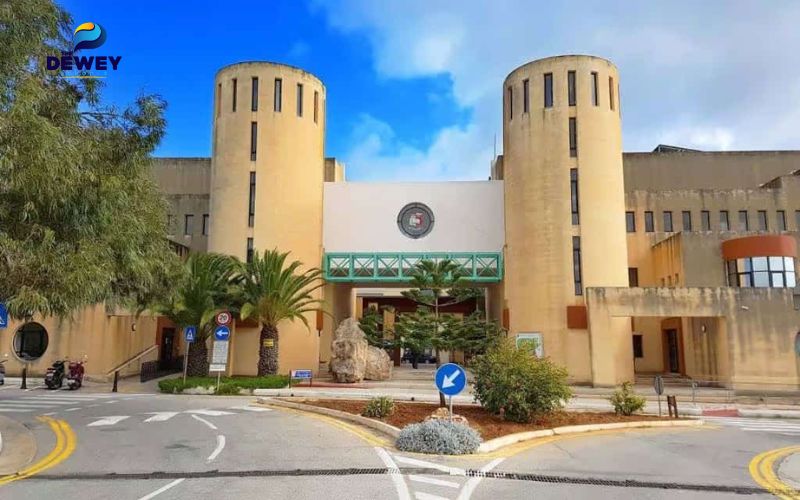 Các trường công lập ở Malta cung cấp giáo dục miễn phí cho học sinh