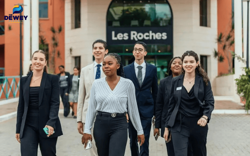 Sinh viên quốc tế tham quan Học viện Les Roches 