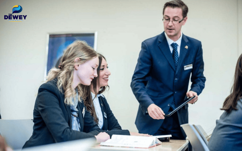 Sinh viên quốc tế tại Thụy Sĩ trong giờ học tại trường quản trị khách sạn Glion