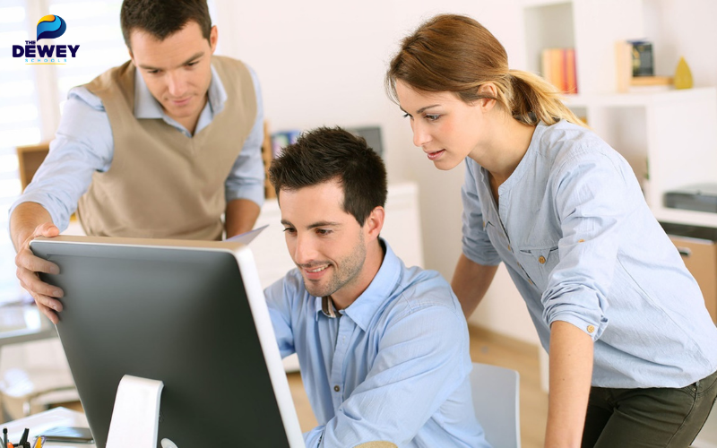 Một yếu tố quan trọng khác là tỷ lệ việc làm và cơ hội định cư của ngành học