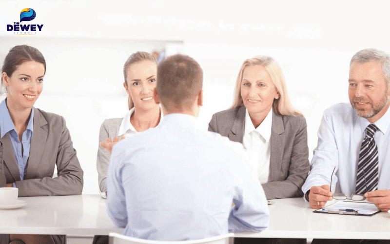 Ứng viên đang tham gia buổi phỏng vấn mô phỏng visa Canada