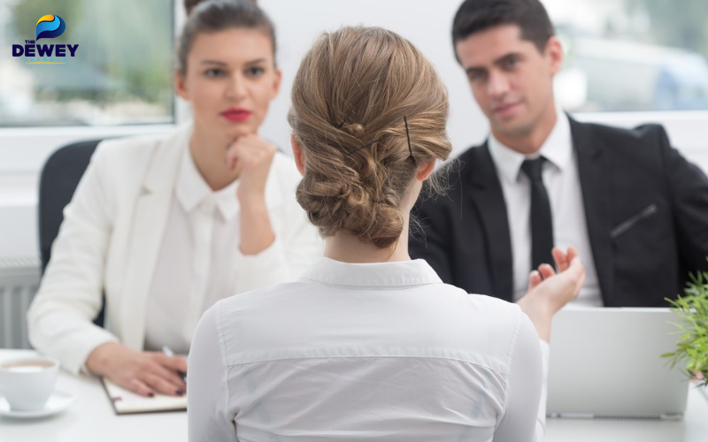 Lãnh sự viên Canada đặt câu hỏi phỏng vấn visa cho ứng viên du học