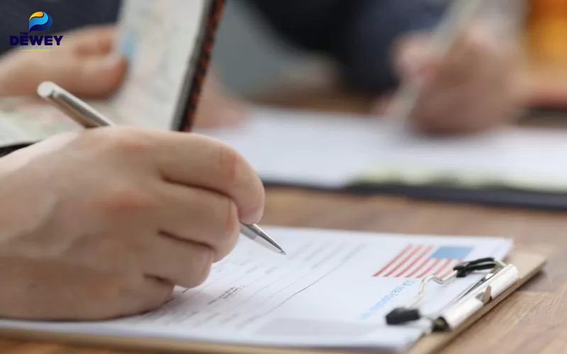 Bộ hồ sơ phỏng vấn visa du học Mỹ được sắp xếp gọn gàng, đầy đủ giấy tờ theo yêu cầu