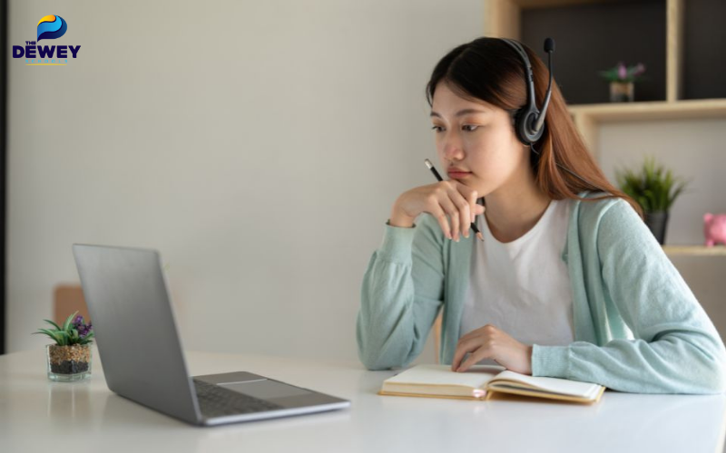 Sinh viên trả lời phỏng vấn xin visa du học Úc bằng tiếng Anh qua video call