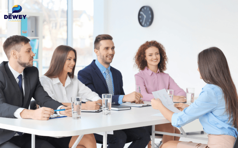 Ứng viên trình bày hồ sơ tài chính trong buổi phỏng vấn xin visa du học Úc