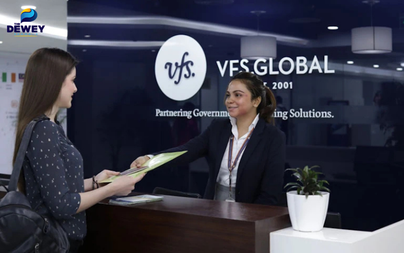 Sinh viên tham gia phỏng vấn visa du học Úc tại trung tâm VFS Global