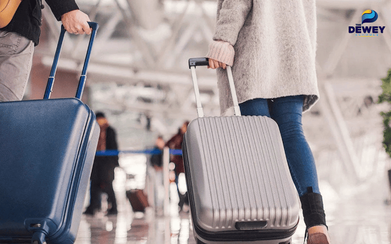 Sinh viên chọn vali cỡ lớn có bánh xe xoay 360 độ để chuẩn bị hành lý đi du học Hàn Quốc