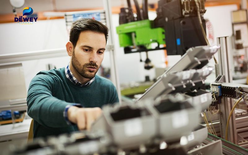 Ngành Kỹ thuật Cơ khí cung cấp cho sinh viên nền tảng kiến thức và kỹ năng chuyên sâu