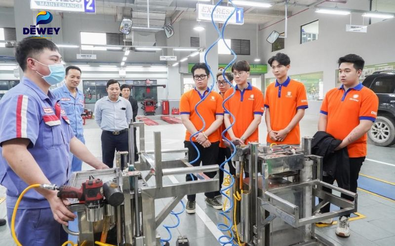 Việc bổ sung khối C trong xét tuyển ngành công nghệ ô tô đã mở ra thêm cơ hội cho thí sinh có nền tảng xã hội 