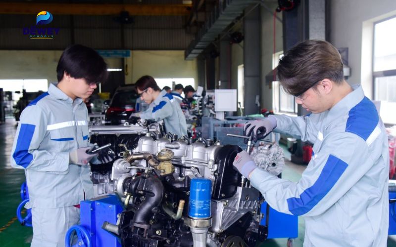 Sau khi tốt nghiệp, sinh viên ngành Công nghệ Kỹ thuật Ô tô có thể lựa chọn làm việc ở nhiều mảng khác nhau