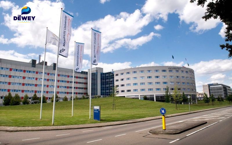 Đại học Maastricht là một trường đại học công lập được thành lập vào năm 1976