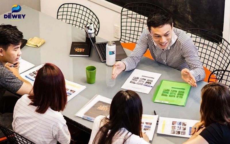 Làm việc nhóm giúp rèn luyện kỹ năng giao tiếp 