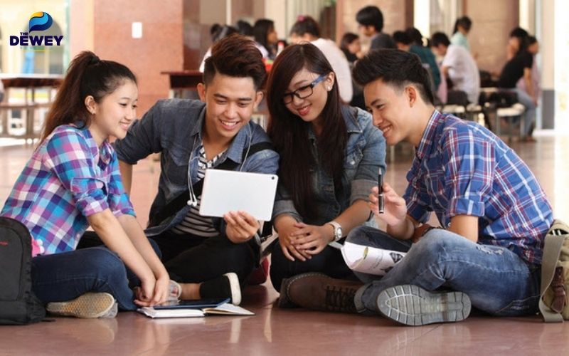 Tham gia hoạt động nhóm hoặc câu lạc bộ