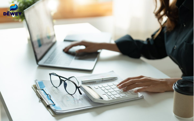 Nhóm I trong trắc nghiệm Holland là người đam mê nghiên cứu, khám phá, tư duy logic khoa học