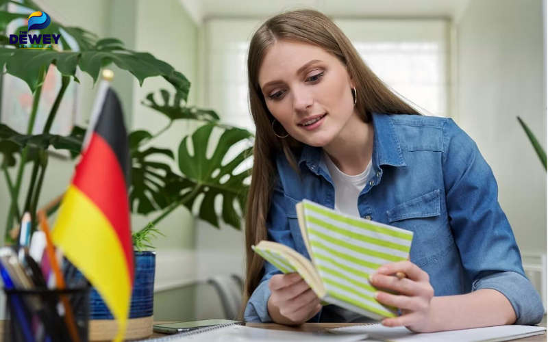 Sinh viên cần đáp ứng một số điều kiện quan trọng về học tập, tài chính và ngôn ngữ