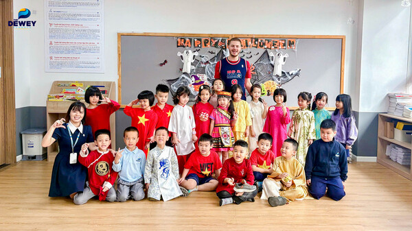 Spirit-Week-day-2-tay-ho-tay-12