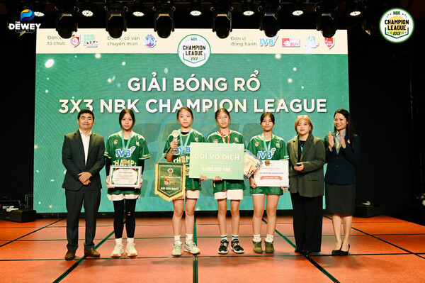 đội-tuyển bóng-rổ-nữ Dewey-04