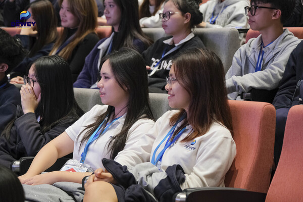 một-ngày-làm-sinh-viên-Đại-học-Anh-Quốc-BUV-03