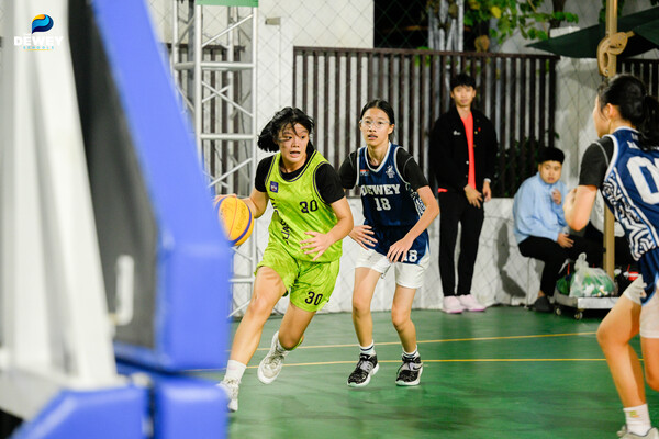 đội-tuyển bóng-rổ-nữ Dewey-02
