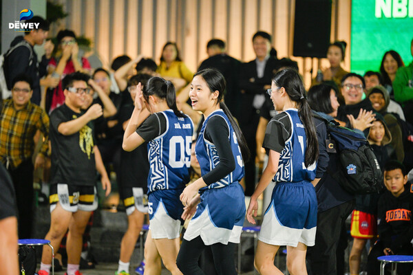 đội-tuyển bóng-rổ-nữ Dewey-03