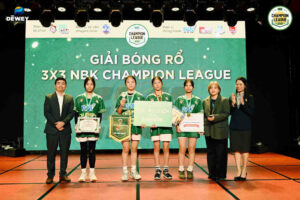 đội-tuyển bóng-rổ-nữ Dewey-cover