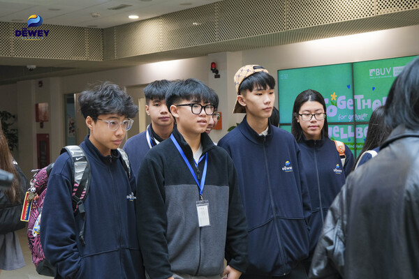 trải-nghiệm-một-ngày làm-sv-ĐH-Anh-Quốc-BUV-05