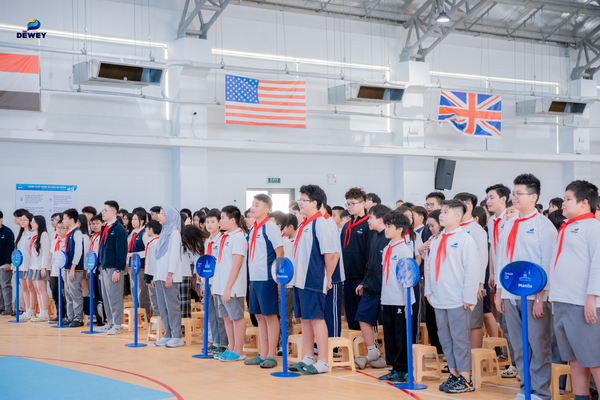 chào-cờ-dewey-hp-01