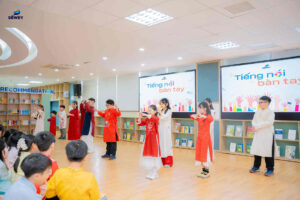 trien-lam-tieng-noi-ban-tay-dư-hai-phong-cover